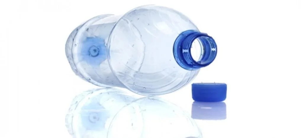 Conoce las diferencias entre las botellas de plástico y nuestra botella APV Img Rellenar Botellas Plastico Port 1200x550 Cc 1024x469