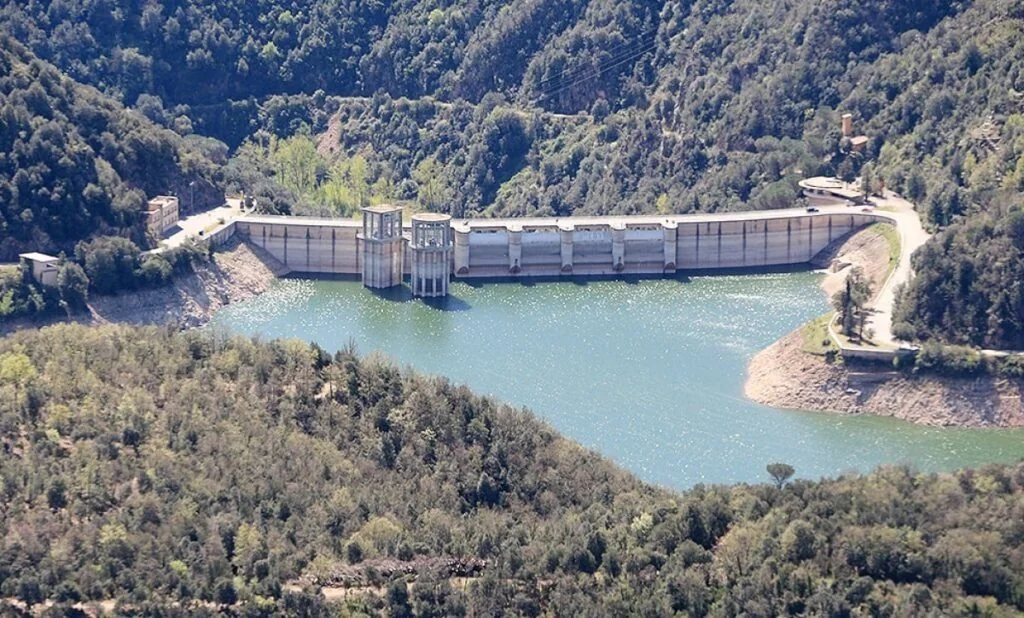 El agua del grifo en Barcelona no será potable si no llueve en verano. rio Ter