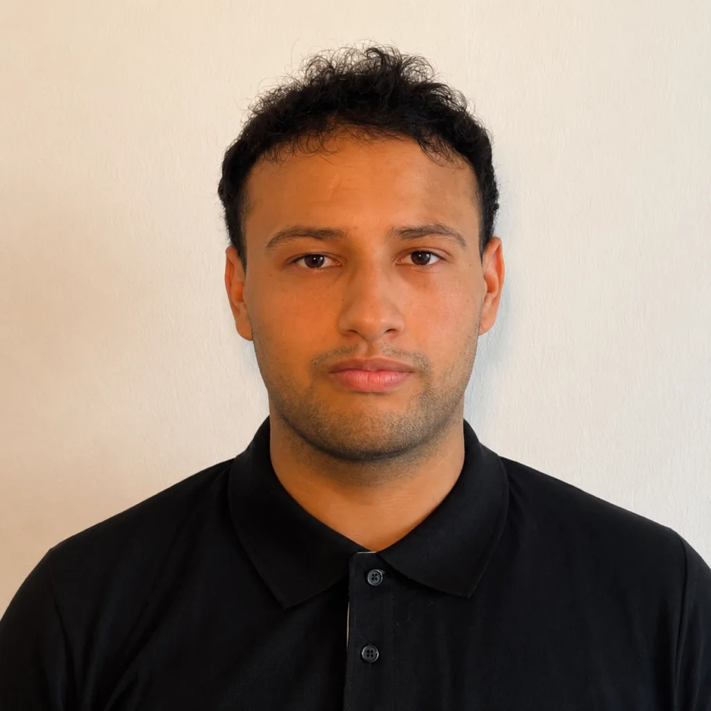 Dylan Vega, tècnic instal·lador